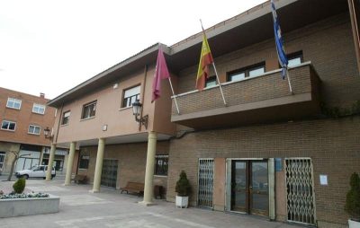 VISTA GENERAL DEL EXTERIOR DEL AYUNTAMIENTO DE VILLAQUILAMBRE